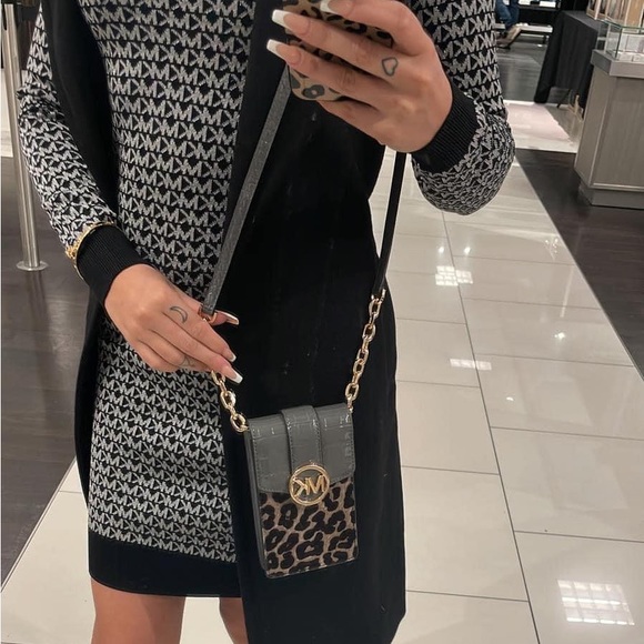 Michael Kors Carmen SM NS Phone Xbody - Picture 6 of 6